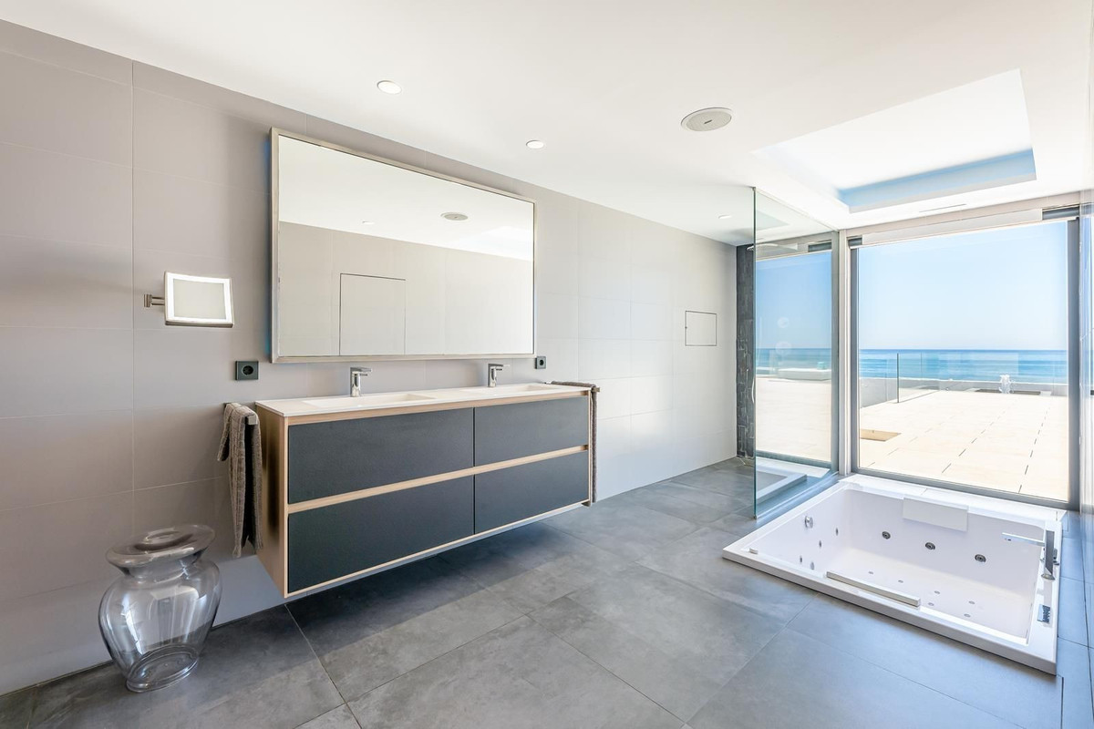 Se vende Villa - Chalet de 4 dormitorios en Costa Del Sol, Málaga, España