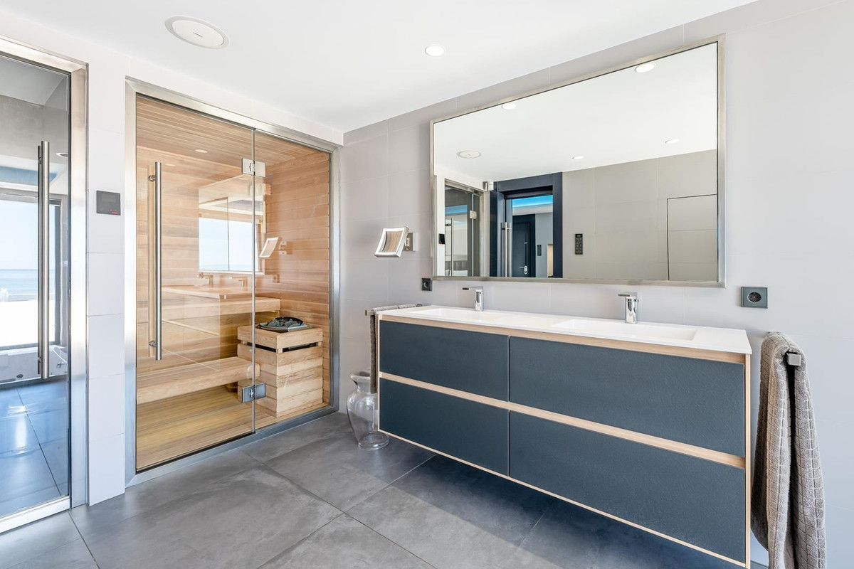 Se vende Villa - Chalet de 4 dormitorios en Costa Del Sol, Málaga, España