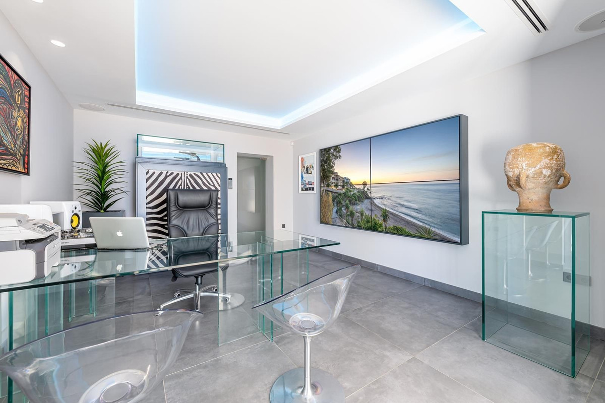 Se vende Villa - Chalet de 4 dormitorios en Costa Del Sol, Málaga, España