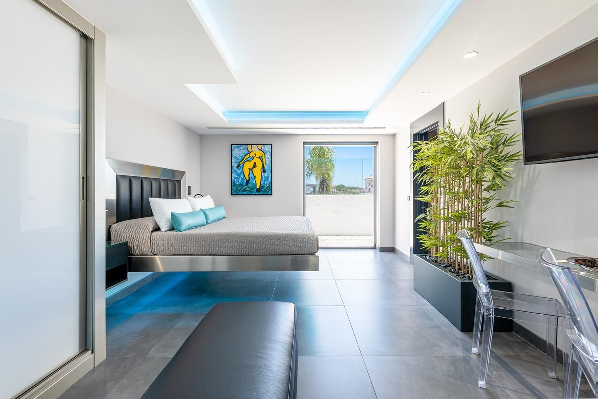 Se vende Villa - Chalet de 4 dormitorios en Costa Del Sol, Málaga, España