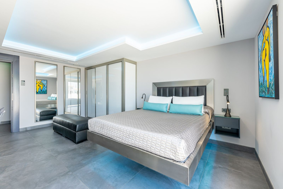 Se vende Villa - Chalet de 4 dormitorios en Costa Del Sol, Málaga, España