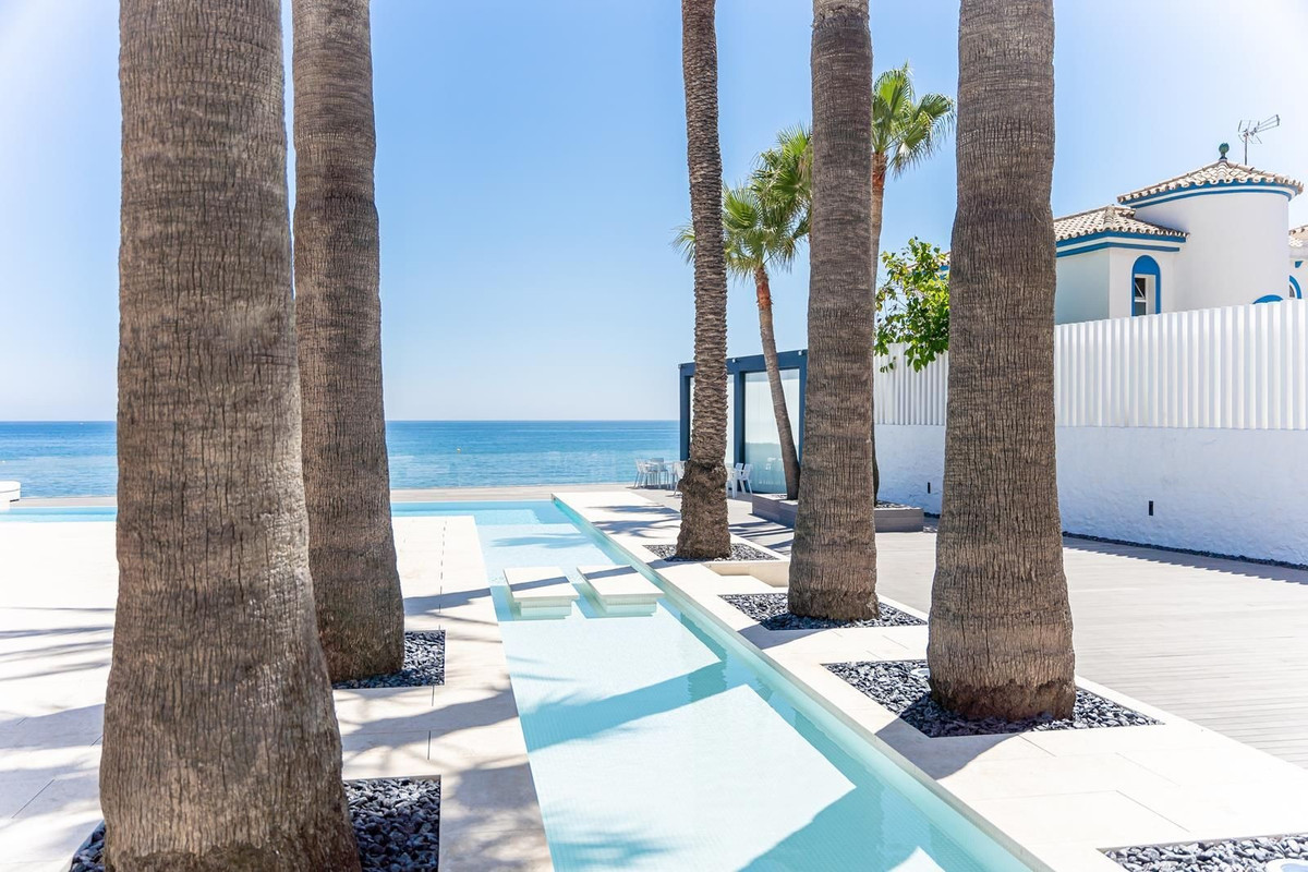 Se vende Villa - Chalet de 4 dormitorios en Costa Del Sol, Málaga, España