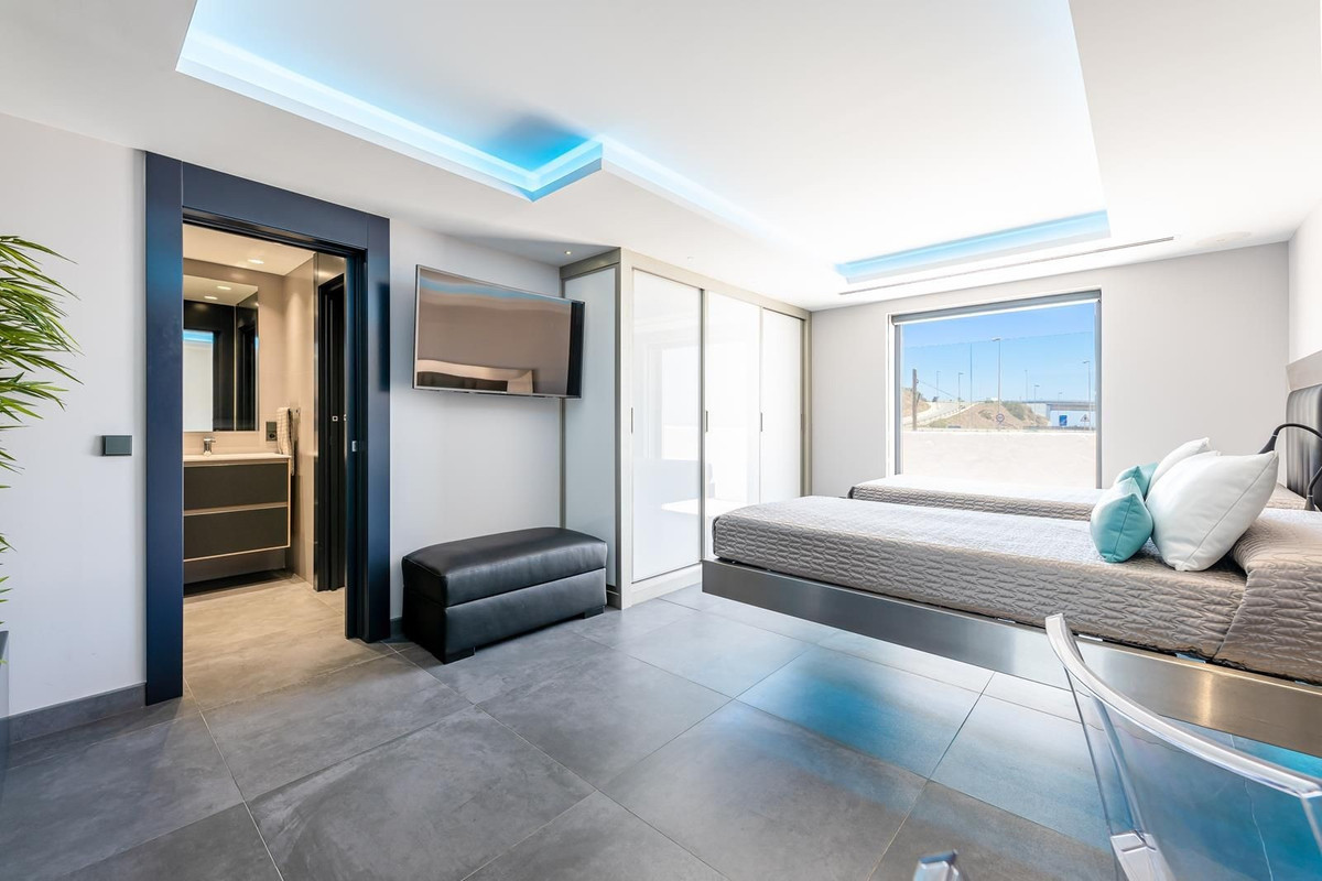 Se vende Villa - Chalet de 4 dormitorios en Costa Del Sol, Málaga, España