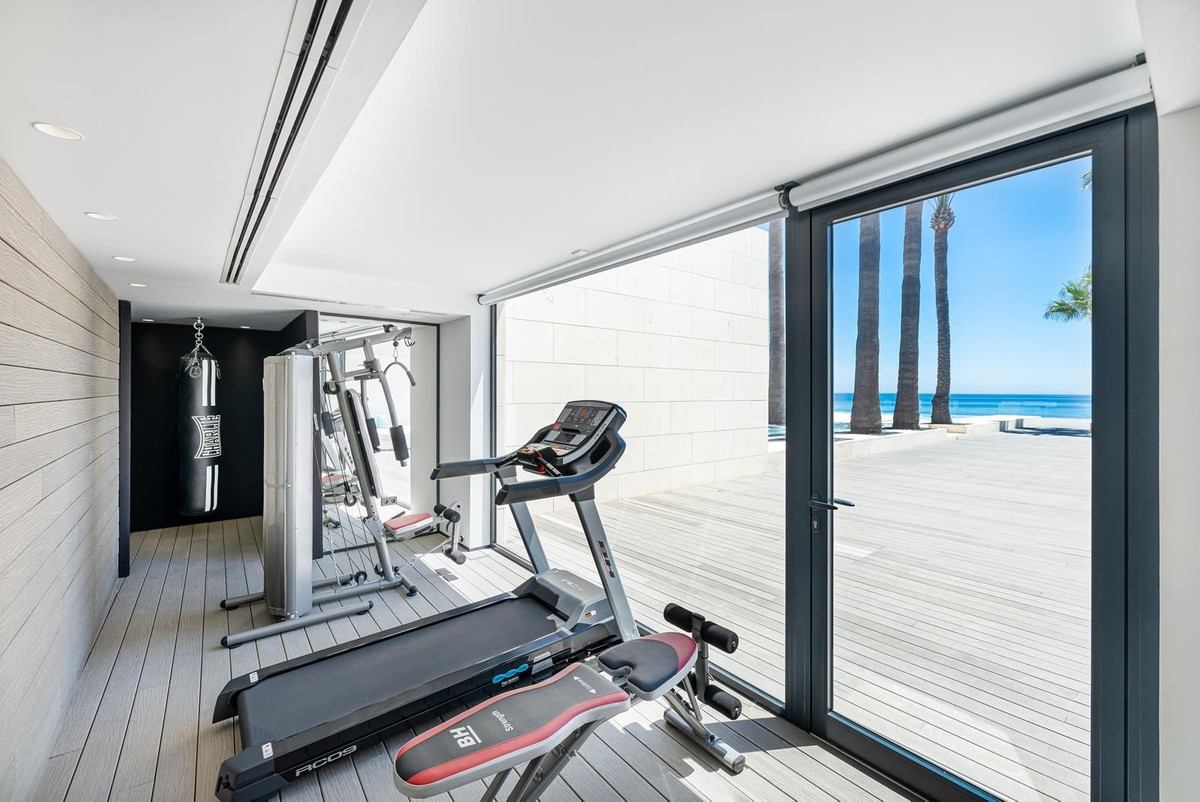 Se vende Villa - Chalet de 4 dormitorios en Costa Del Sol, Málaga, España