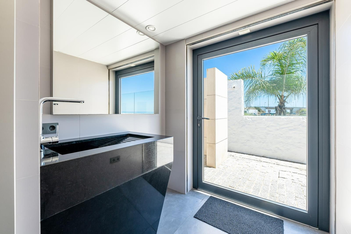 Se vende Villa - Chalet de 4 dormitorios en Costa Del Sol, Málaga, España