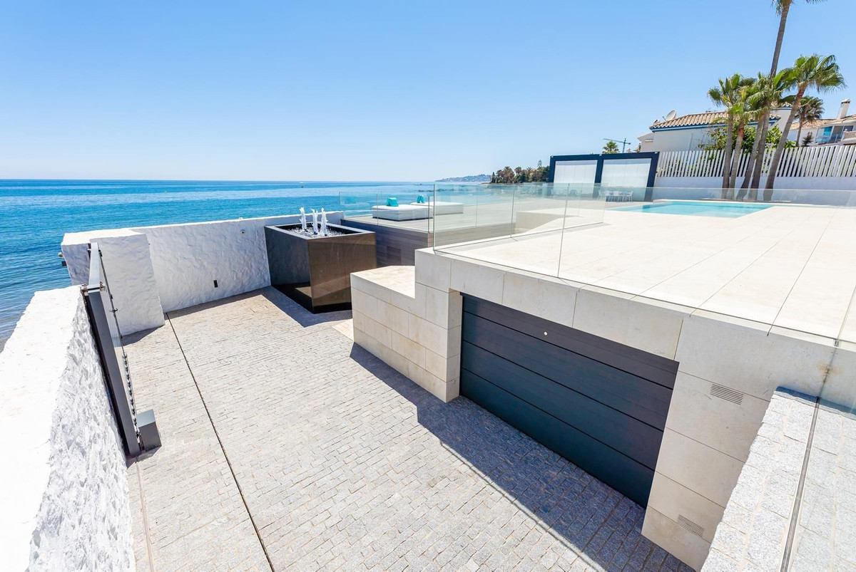 Se vende Villa - Chalet de 4 dormitorios en Costa Del Sol, Málaga, España