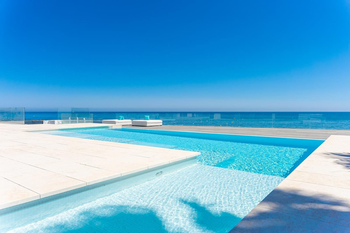 Se vende Villa - Chalet de 4 dormitorios en Costa Del Sol, Málaga, España