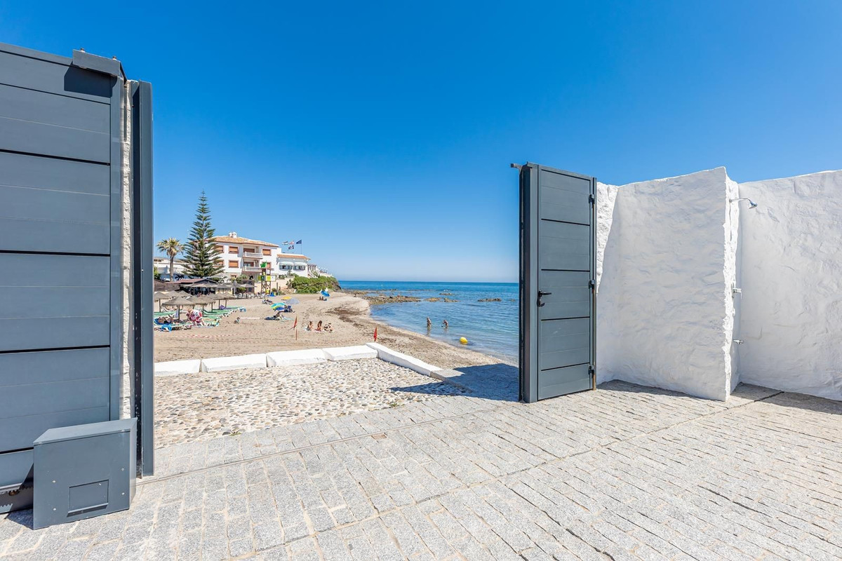 Se vende Villa - Chalet de 4 dormitorios en Costa Del Sol, Málaga, España