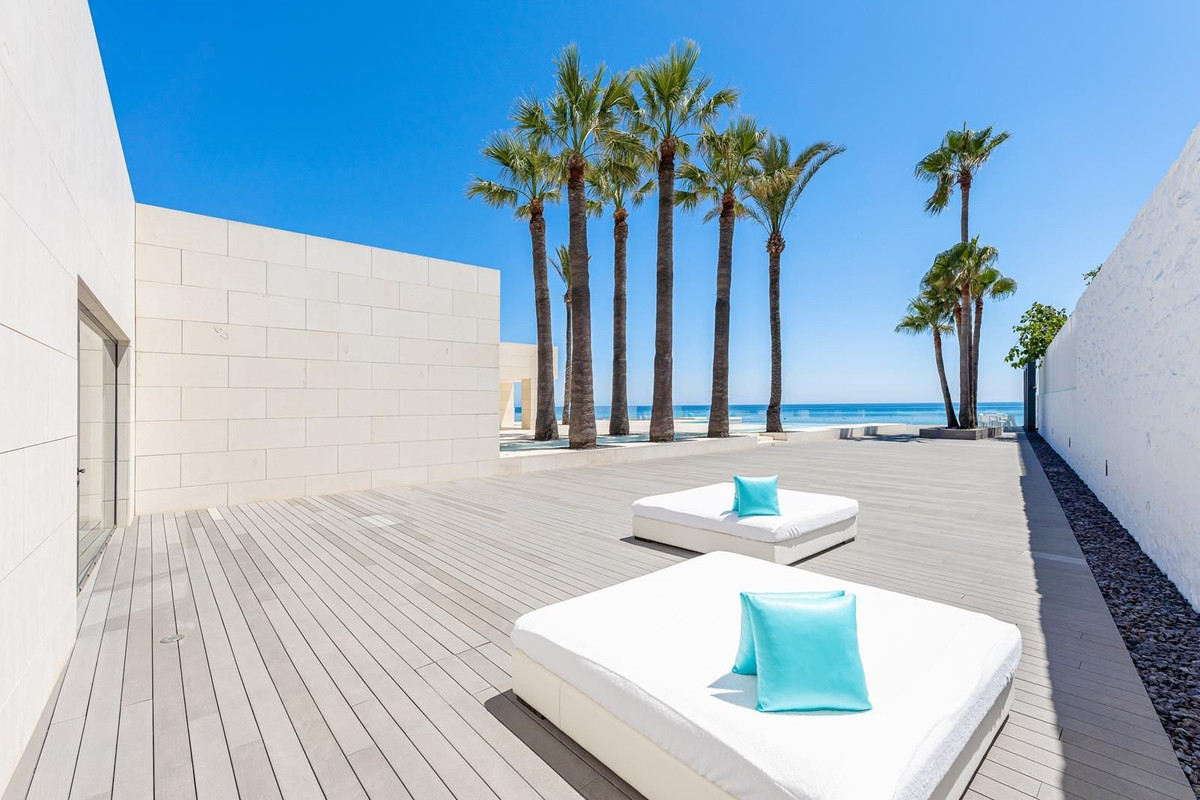 Se vende Villa - Chalet de 4 dormitorios en Costa Del Sol, Málaga, España