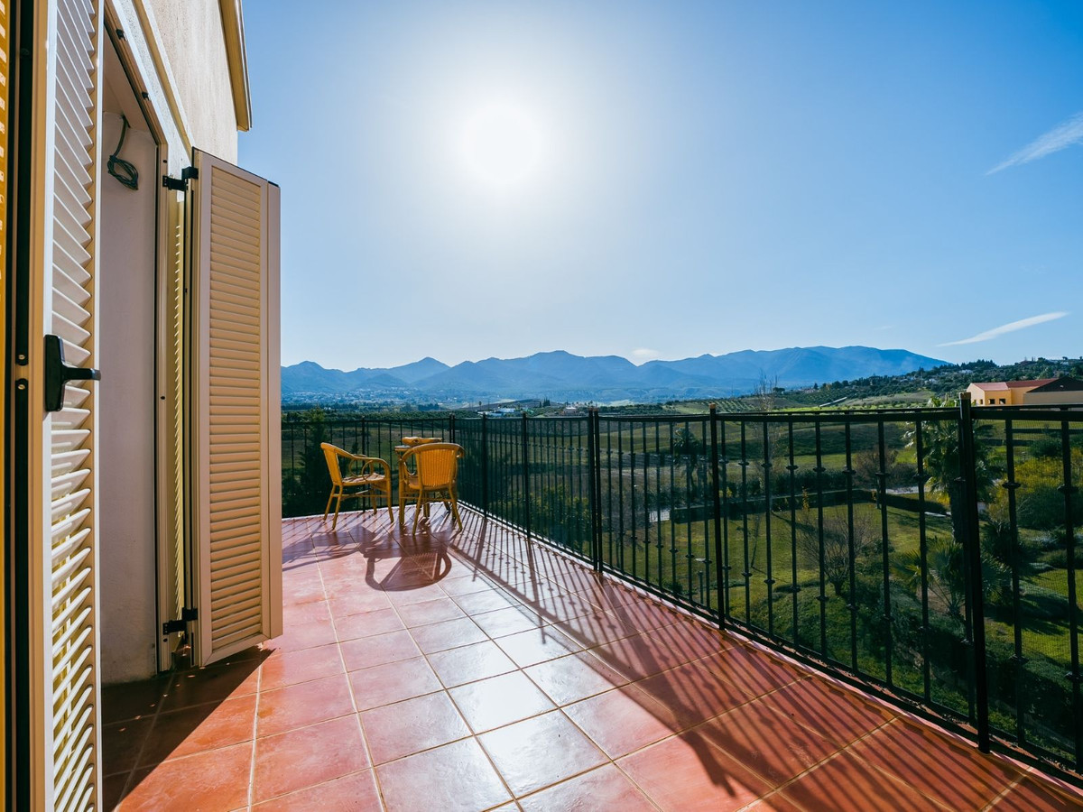 4 Bed Apartment for sale in Alhaurín De La Torre Costa Del Sol, Málaga, Spain