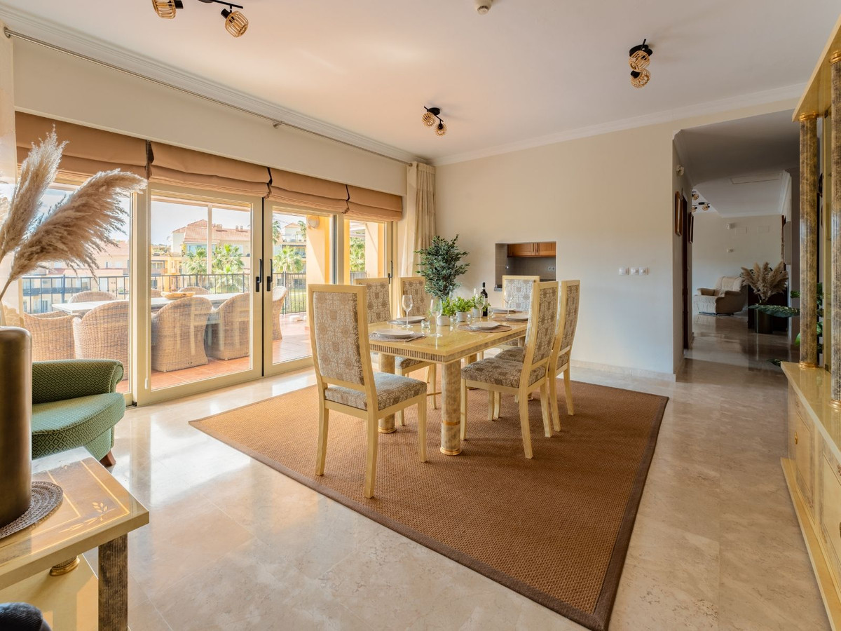 4 Bed Apartment for sale in Alhaurín De La Torre Costa Del Sol, Málaga, Spain