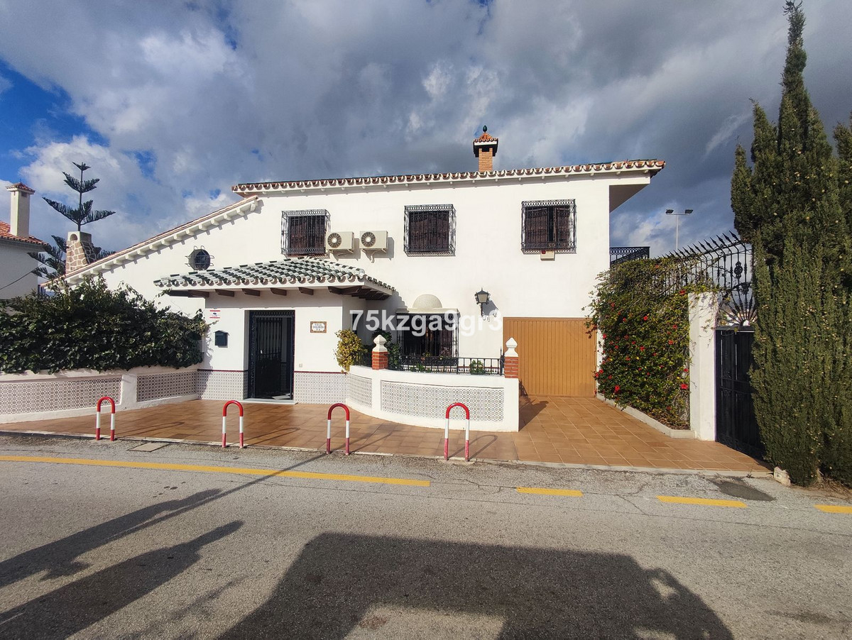 5 Bed Townhouse for sale in Puerto De La Torre Costa Del Sol, Málaga, Spain