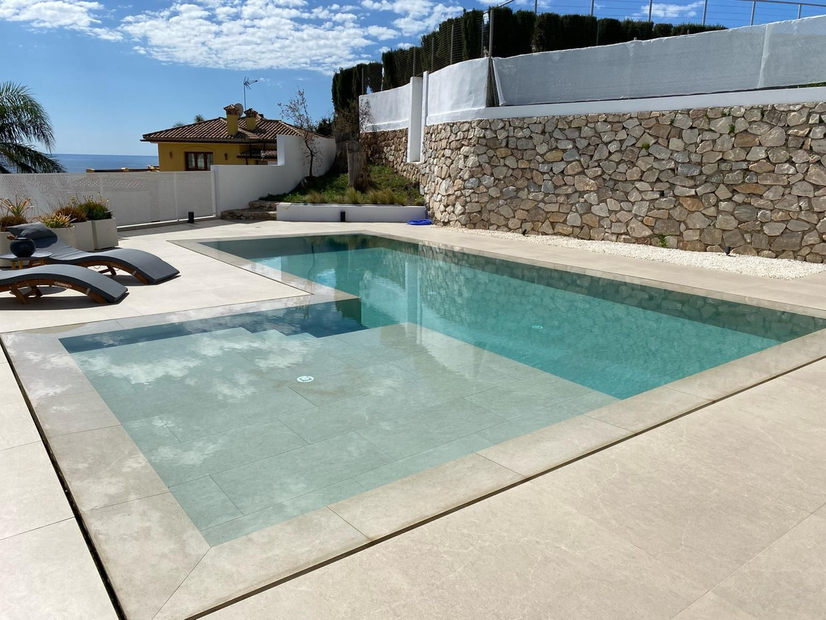 4 Bed Townhouse for sale in Benalmadena Costa Costa Del Sol, Málaga, Spain