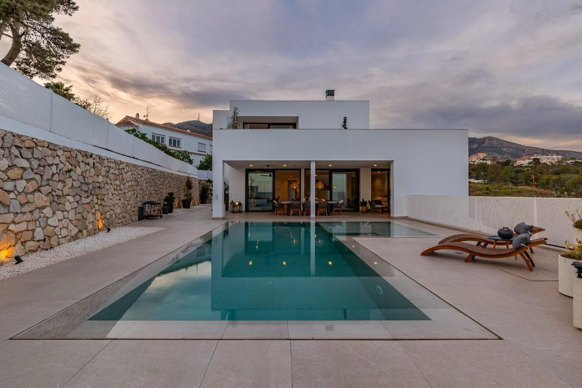 4 Bed Townhouse for sale in Benalmadena Costa Costa Del Sol, Málaga, Spain