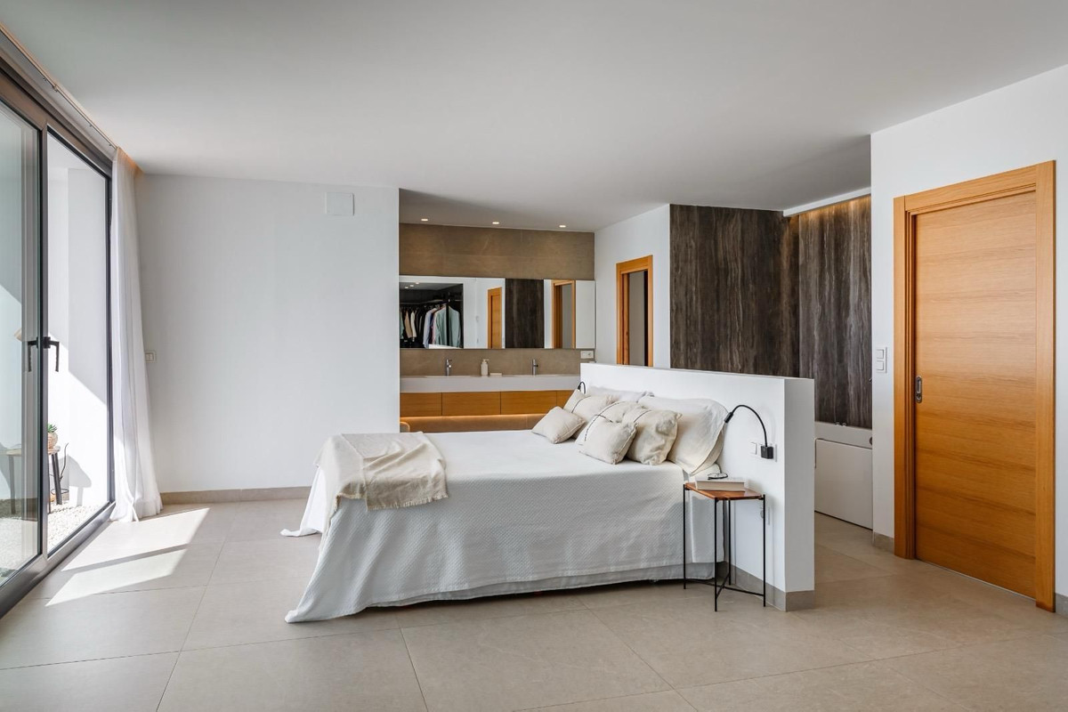 4 Bed Townhouse for sale in Benalmadena Costa Costa Del Sol, Málaga, Spain