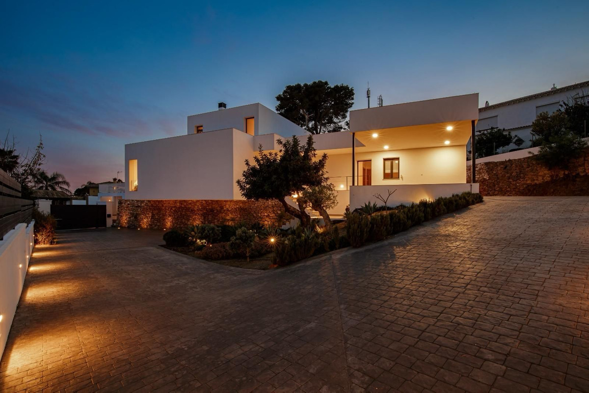 4 Bed Townhouse for sale in Benalmadena Costa Costa Del Sol, Málaga, Spain