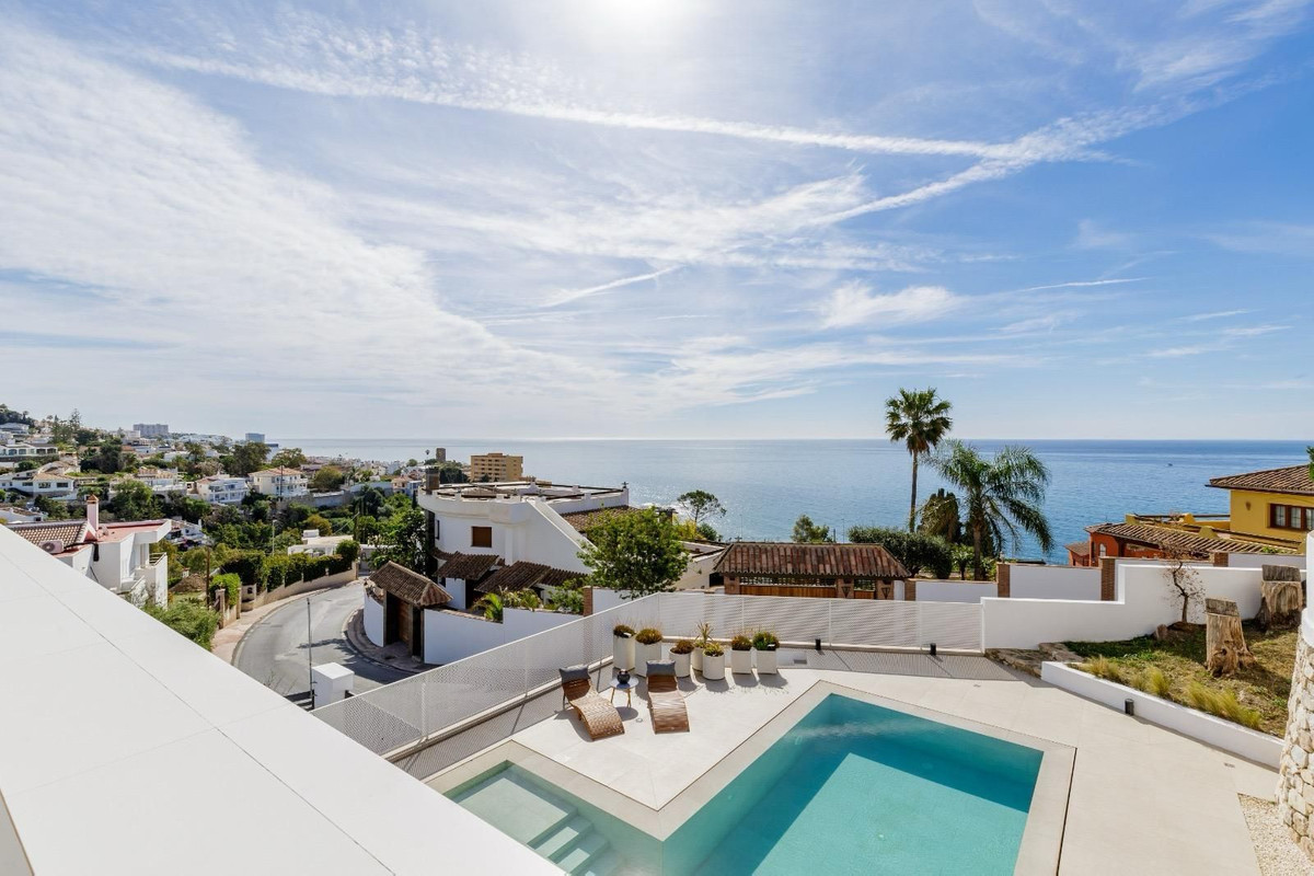 4 Bed Townhouse for sale in Benalmadena Costa Costa Del Sol, Málaga, Spain