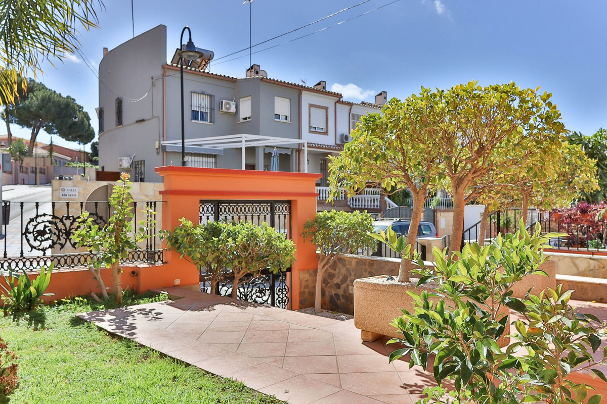 Se vende Pareada de 4 dormitorios en Costa Del Sol, Málaga, España