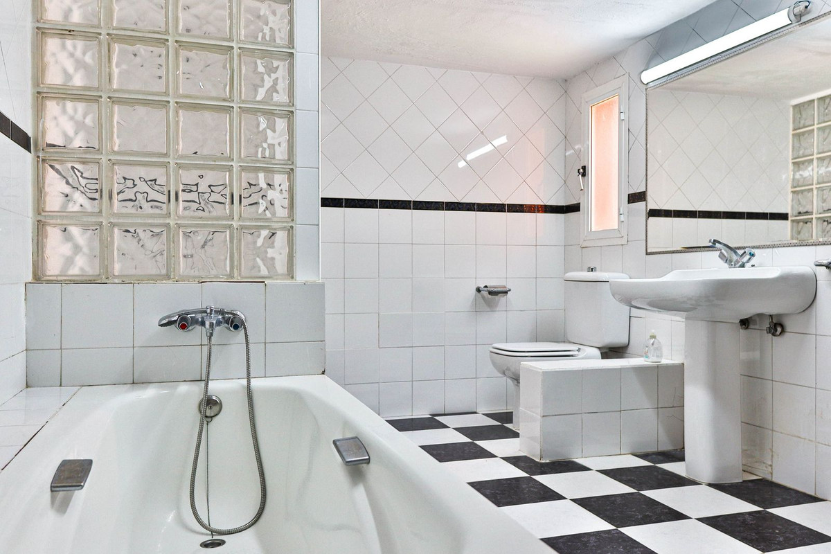 Se vende Pareada de 4 dormitorios en Costa Del Sol, Málaga, España