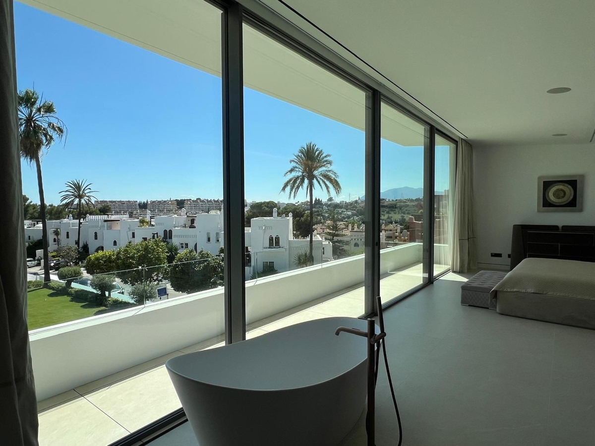 Se vende Pareada de 4 dormitorios en Costa Del Sol, Málaga, España
