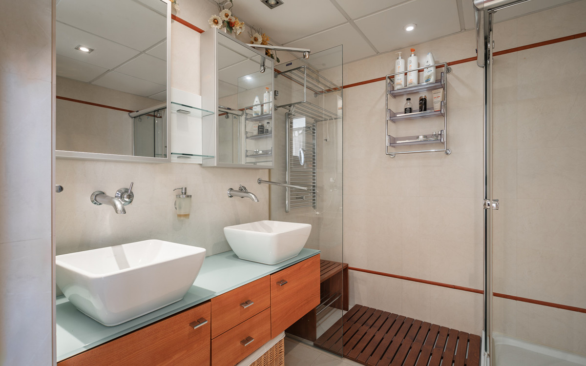 Se vende Villa - Chalet de 8 dormitorios en Costa Del Sol, Málaga, España