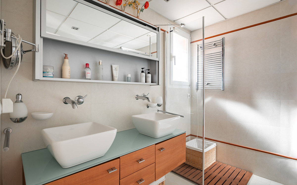 Se vende Villa - Chalet de 8 dormitorios en Costa Del Sol, Málaga, España