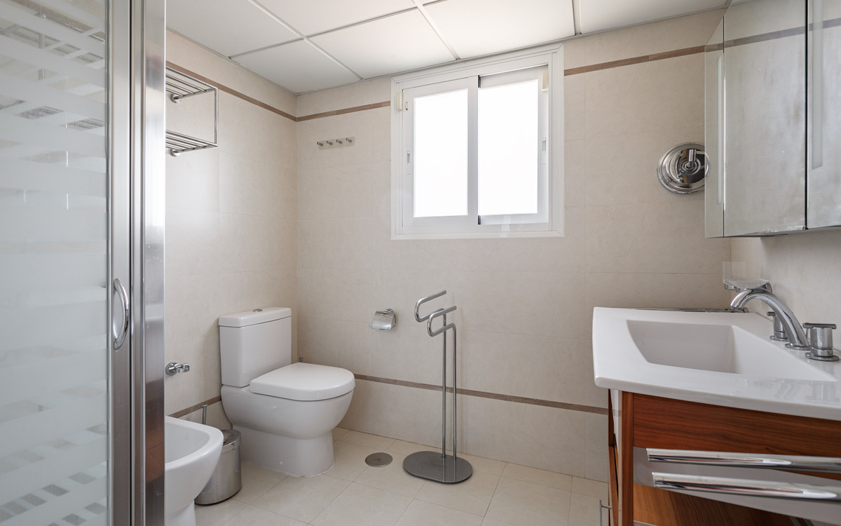 Se vende Villa - Chalet de 8 dormitorios en Costa Del Sol, Málaga, España