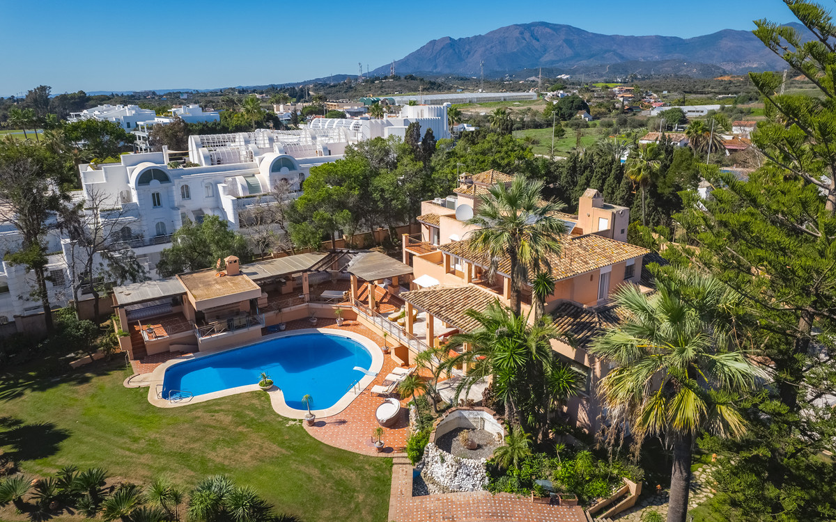 Se vende Villa - Chalet de 8 dormitorios en Costa Del Sol, Málaga, España