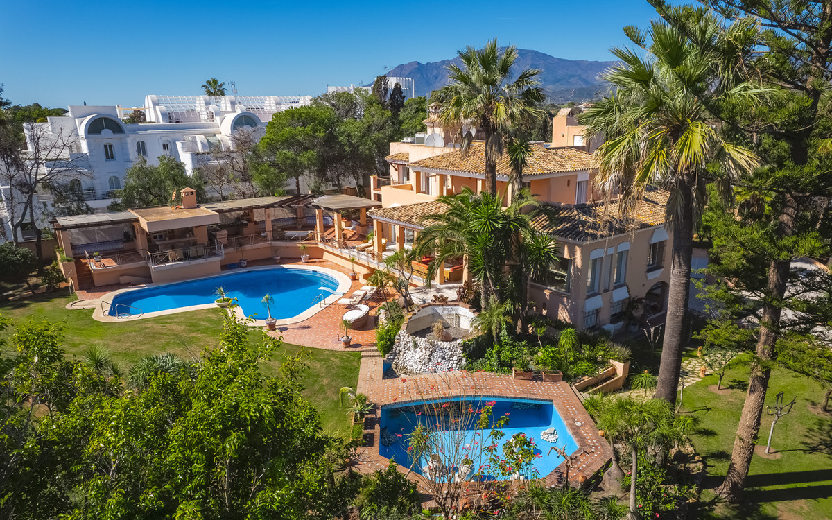 Se vende Villa - Chalet de 8 dormitorios en Costa Del Sol, Málaga, España