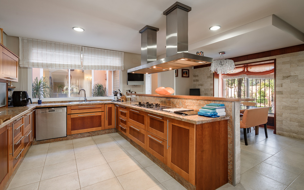 Se vende Villa - Chalet de 8 dormitorios en Costa Del Sol, Málaga, España