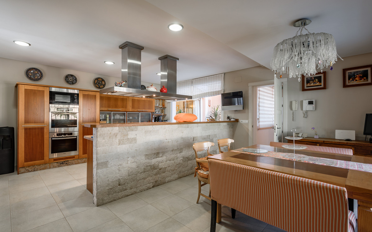 Se vende Villa - Chalet de 8 dormitorios en Costa Del Sol, Málaga, España