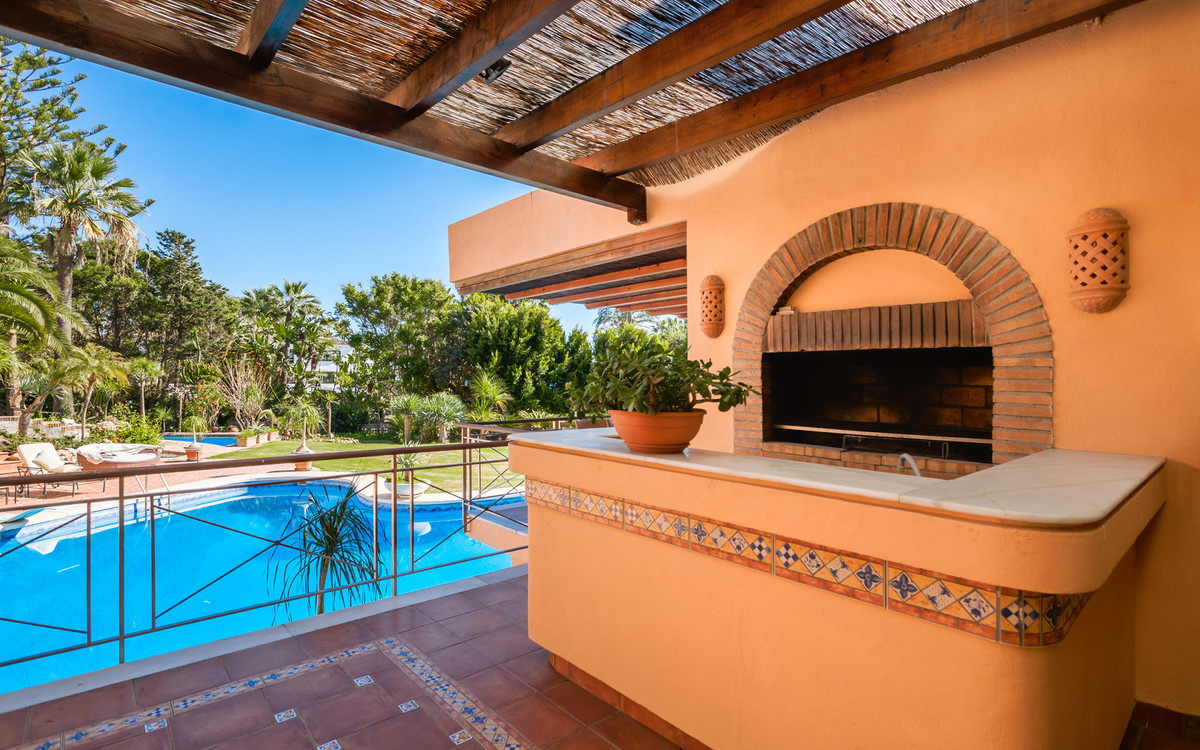 Se vende Villa - Chalet de 8 dormitorios en Costa Del Sol, Málaga, España