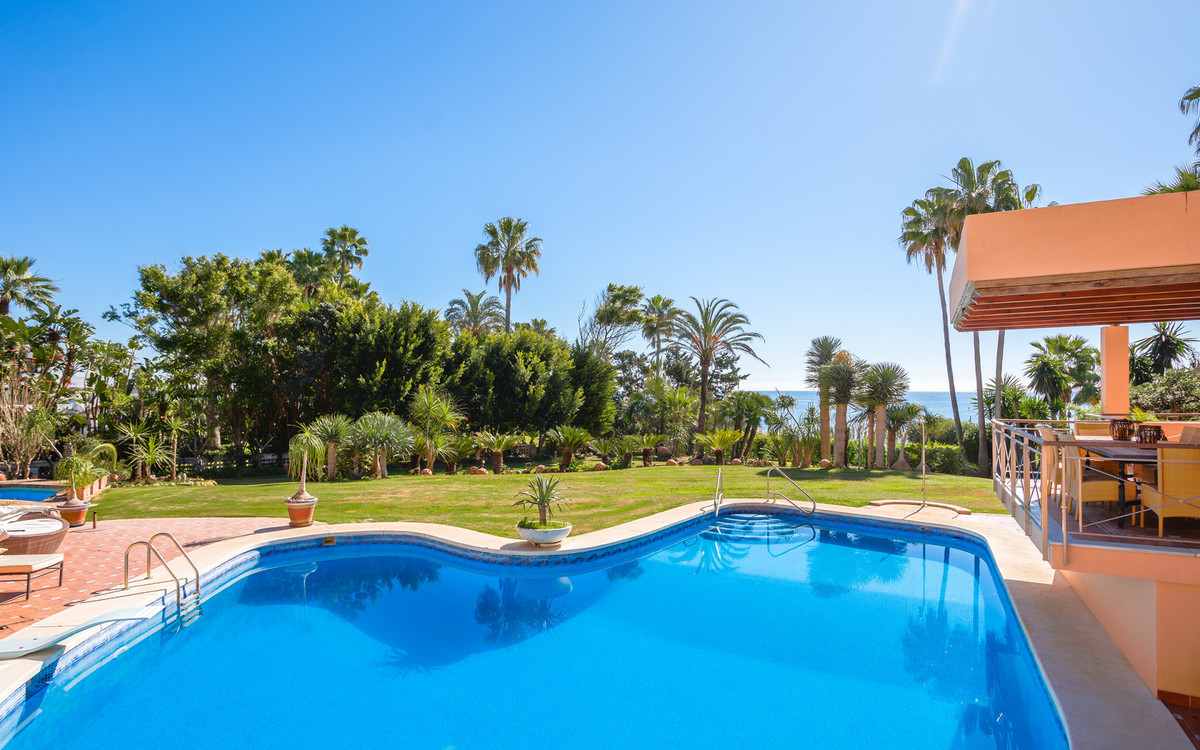 Se vende Villa - Chalet de 8 dormitorios en Costa Del Sol, Málaga, España