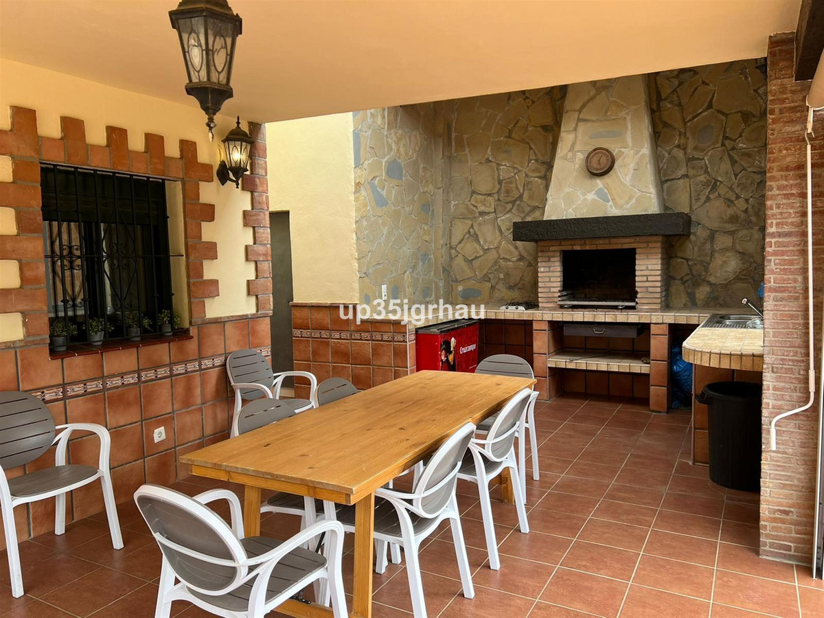 6 Bed Townhouse for sale in Estepona Costa Del Sol, Málaga, Spain