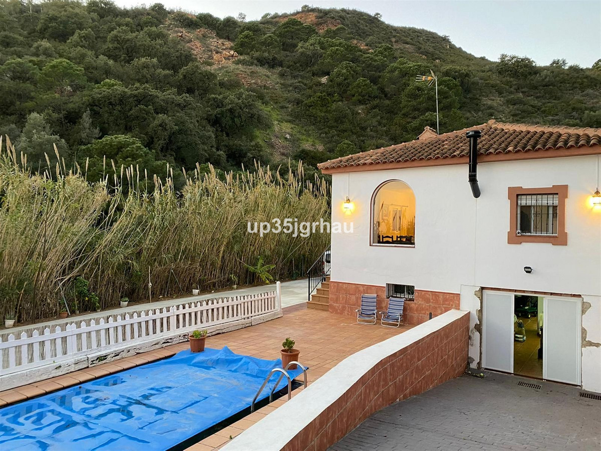 6 Bed Townhouse for sale in Estepona Costa Del Sol, Málaga, Spain