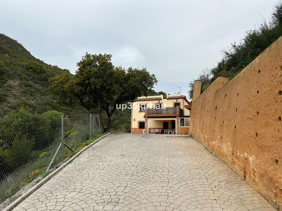 6 Bed Townhouse for sale in Estepona Costa Del Sol, Málaga, Spain