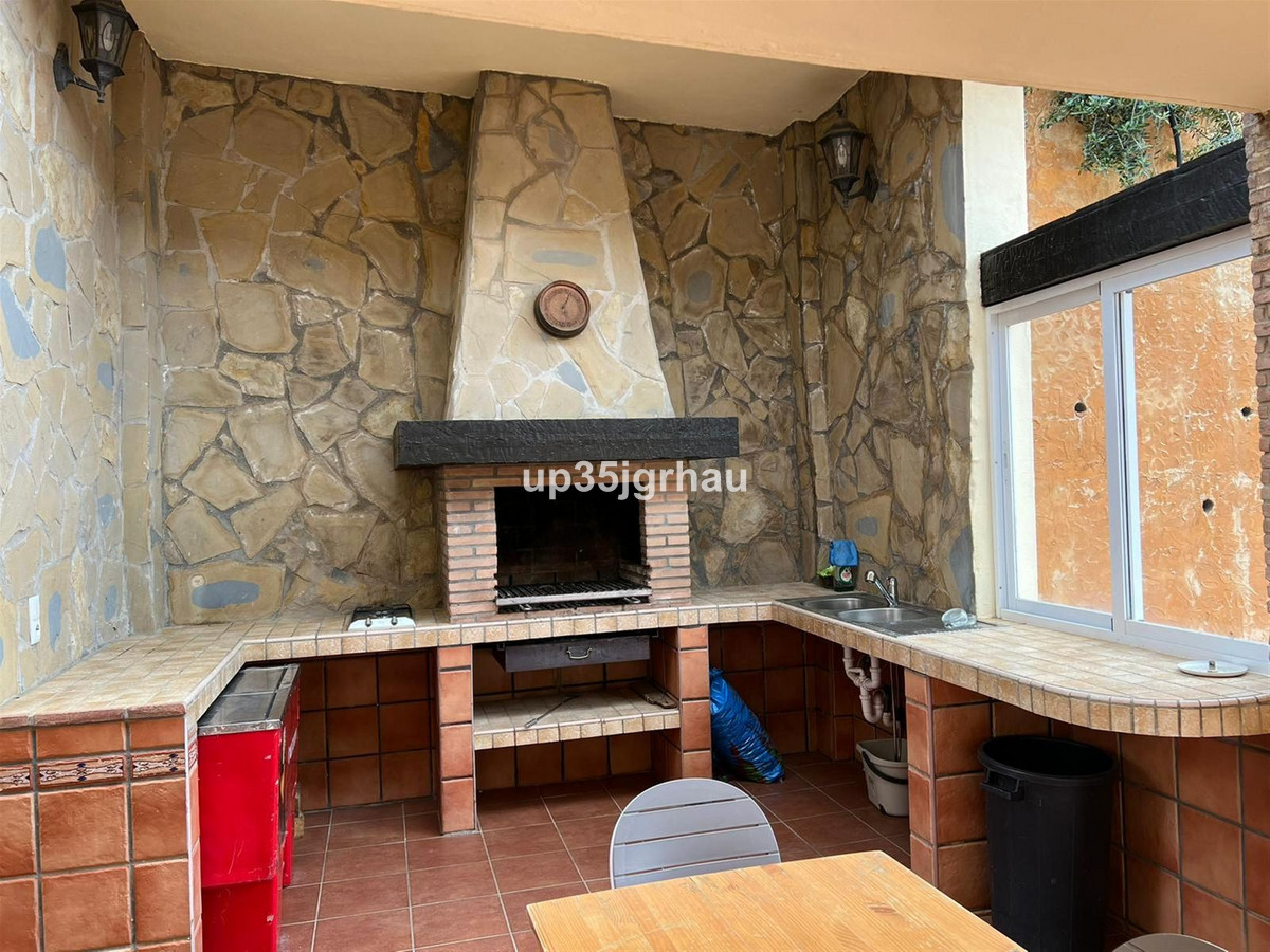 6 Bed Townhouse for sale in Estepona Costa Del Sol, Málaga, Spain