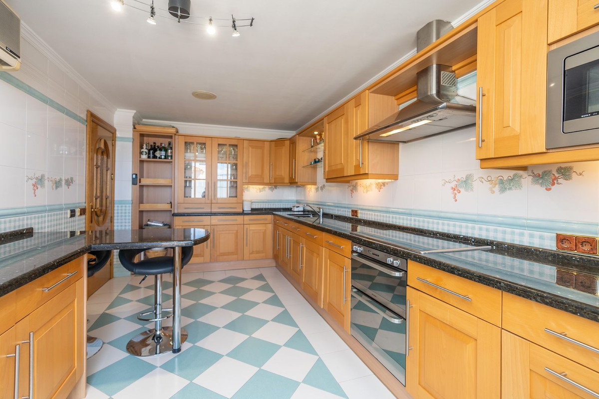 5 Bed Apartment for sale in Marbella Costa Del Sol, Málaga, Spain