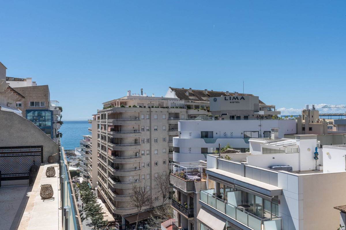 5 Bed Apartment for sale in Marbella Costa Del Sol, Málaga, Spain