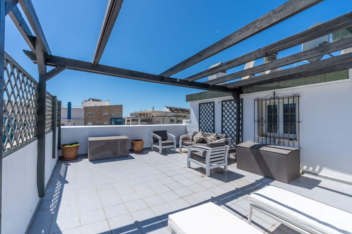 5 Bed Apartment for sale in Marbella Costa Del Sol, Málaga, Spain
