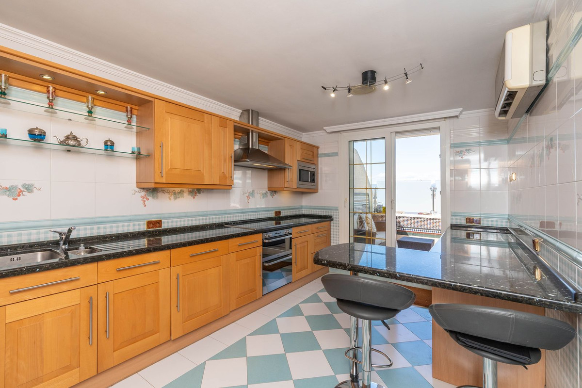 5 Bed Apartment for sale in Marbella Costa Del Sol, Málaga, Spain