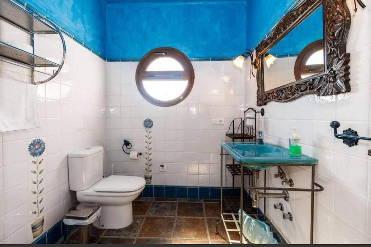 Se vende Villa - Chalet de 7 dormitorios en Costa Del Sol East, Málaga, España