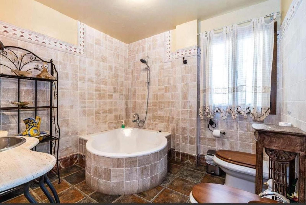Se vende Villa - Chalet de 7 dormitorios en Costa Del Sol East, Málaga, España