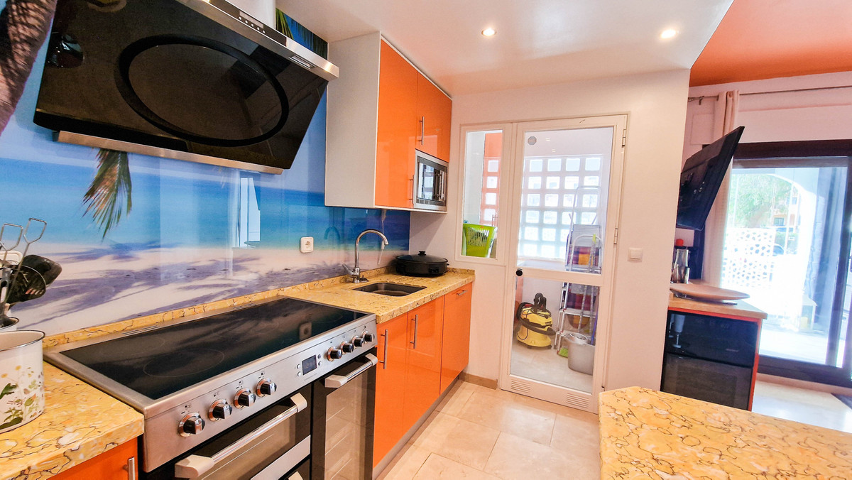 Se vende Apartamento Planta Baja de 2 dormitorios en Costa Del Sol, Málaga, España