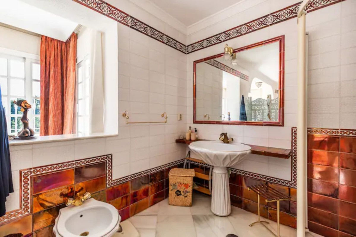 Se vende Villa - Chalet de 5 dormitorios en Costa Del Sol, Málaga, España