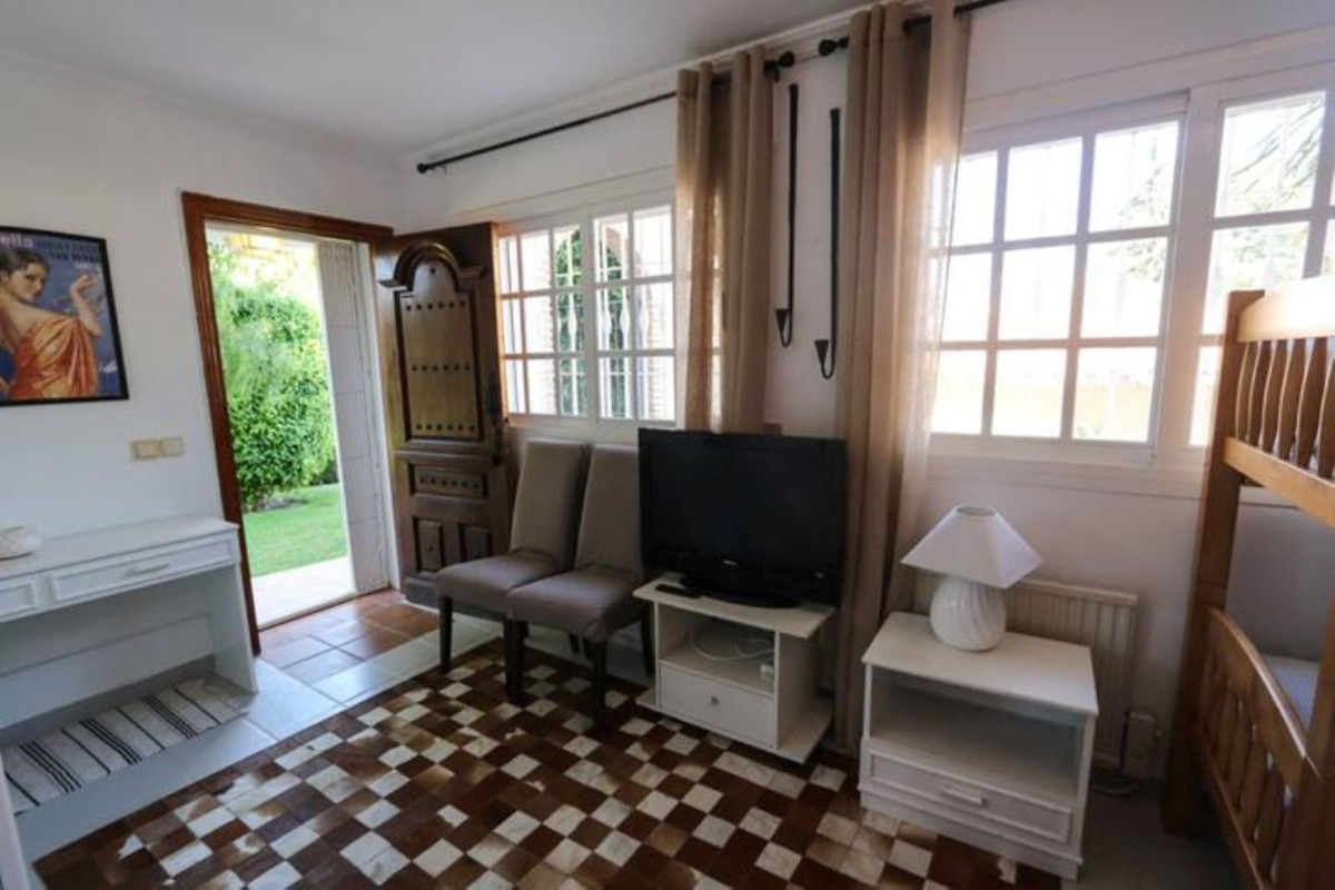 Se vende Villa - Chalet de 5 dormitorios en Costa Del Sol, Málaga, España