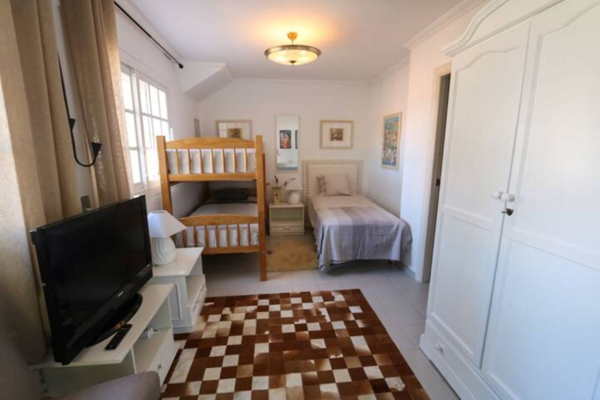 Se vende Villa - Chalet de 5 dormitorios en Costa Del Sol, Málaga, España