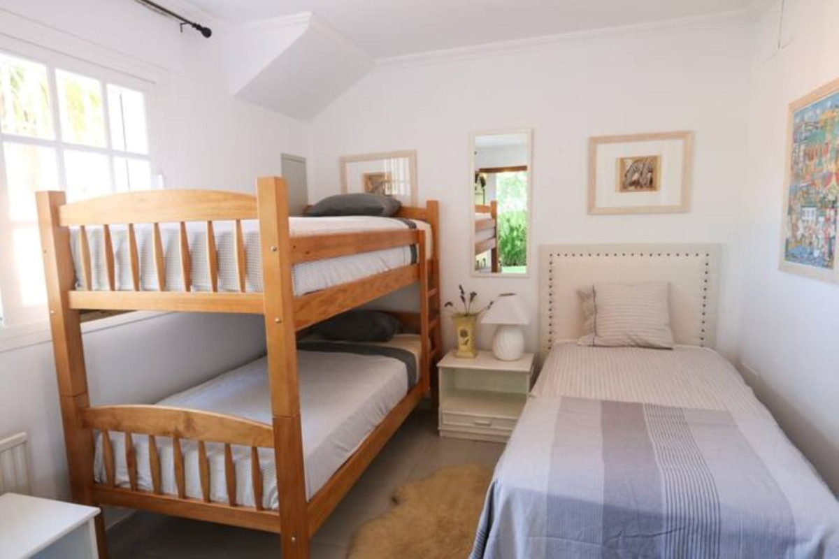 Se vende Villa - Chalet de 5 dormitorios en Costa Del Sol, Málaga, España