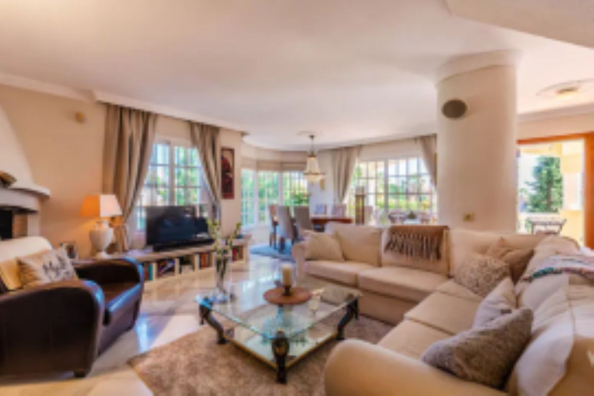 Se vende Villa - Chalet de 5 dormitorios en Costa Del Sol, Málaga, España