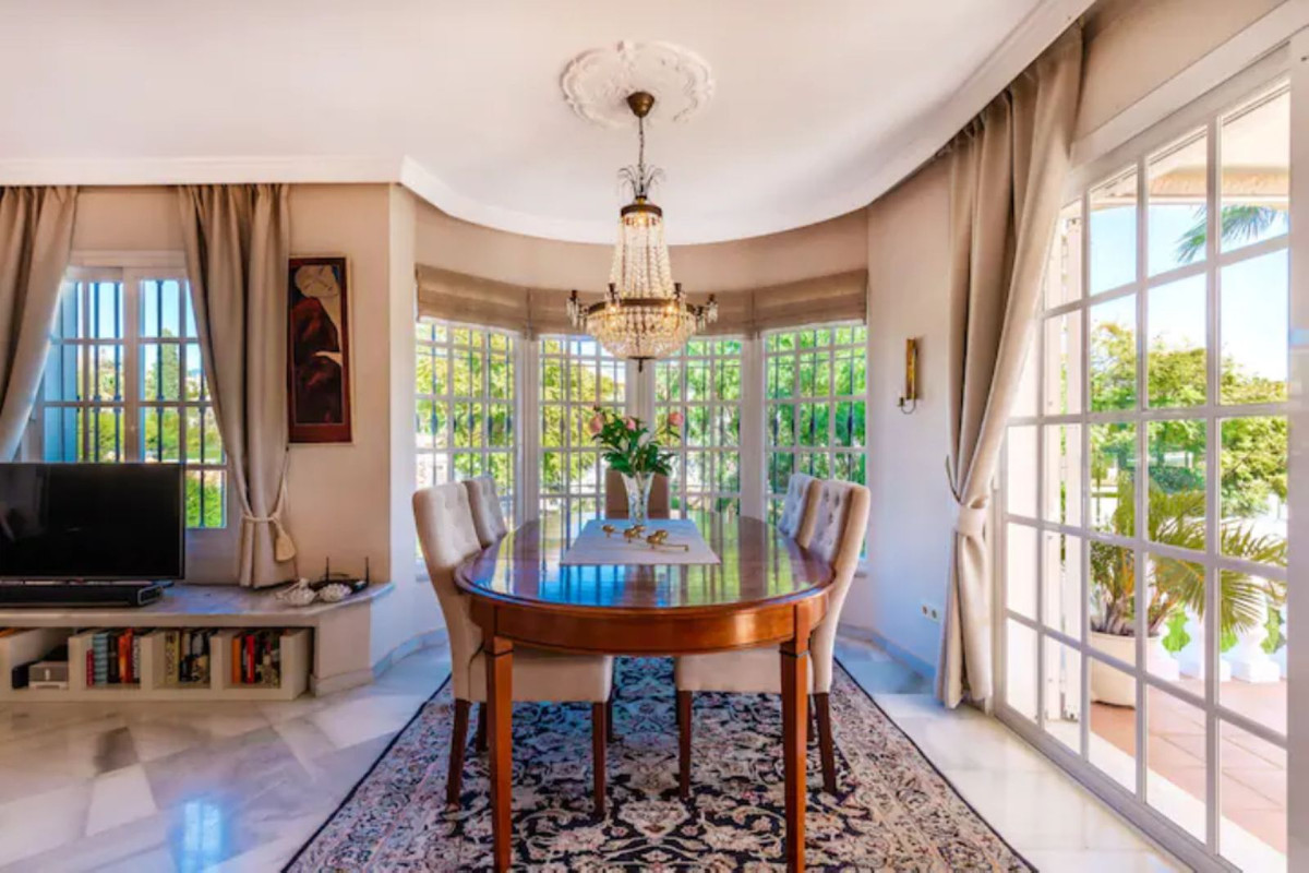 Se vende Villa - Chalet de 5 dormitorios en Costa Del Sol, Málaga, España